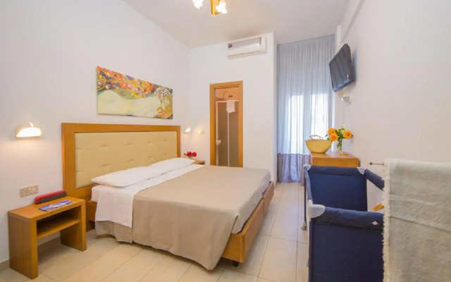 Mediterraneo Hotel & Suites