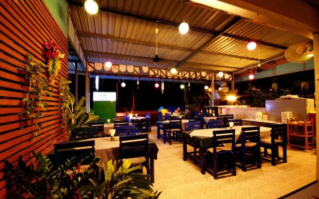 Seabox Khaolak Hostel
