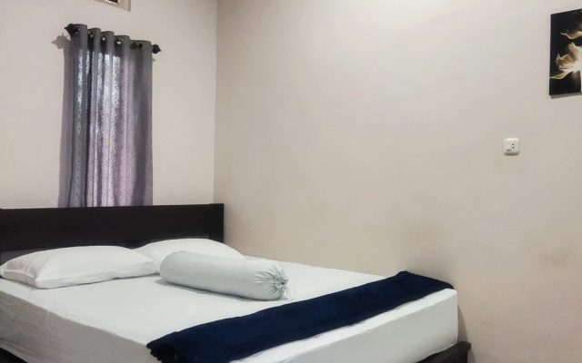 RedDoorz @ Morowali Sulawesi Tengah – Guest Rooms – Keurea