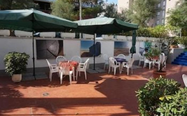 Hotel Caravan