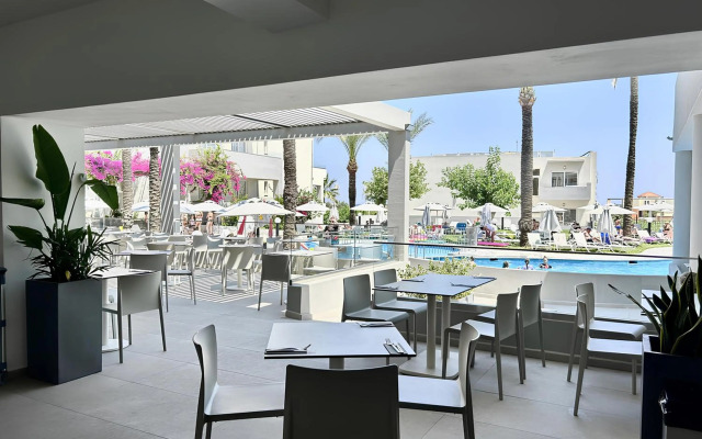 Selini Suites & Waterpark