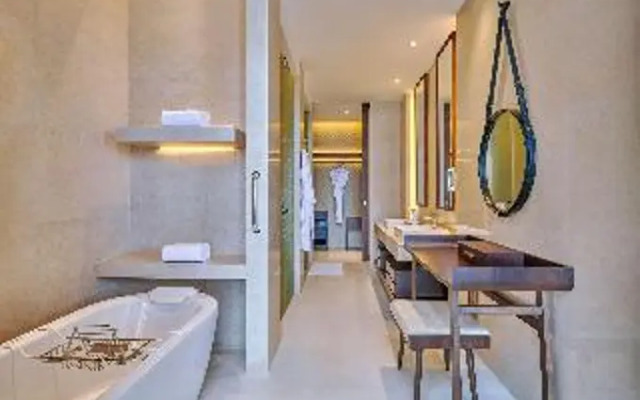 Lushan West Sea Resort, Curio Collection by Hilton