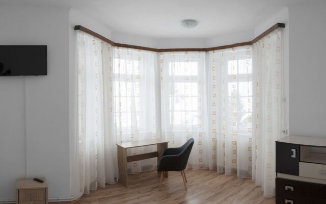 Iezer Residence