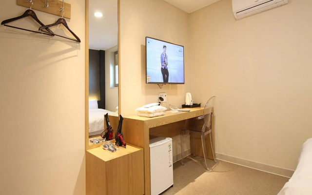 141 Mini Hotel