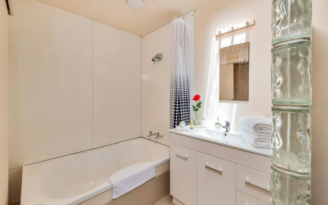 Ponsonby Holiday Home Near The City