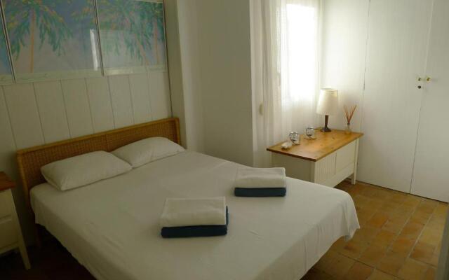Newly Renovated Beachfront Apartment Ideally Located in Penelope