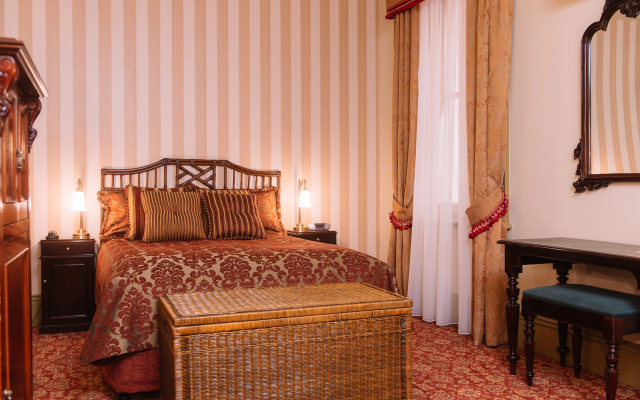 Hadley's Orient Hotel
