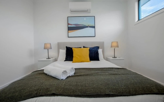 Trendy Sweet Home In Blackburn South