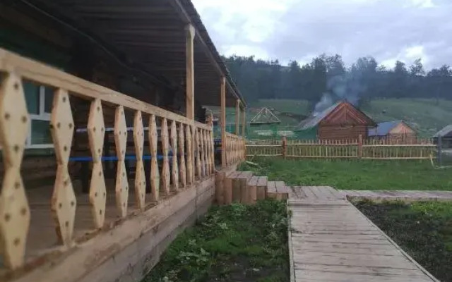 Kanas Moon Bay No.1 Mountain Villa