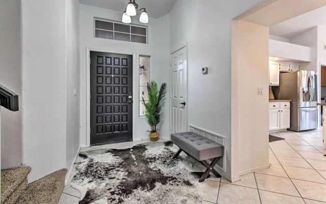 Beautiful Chandler Escape w/ Putting Green & Pool!