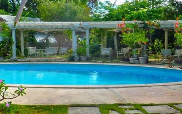 Orchard Garden Hotel & Suites