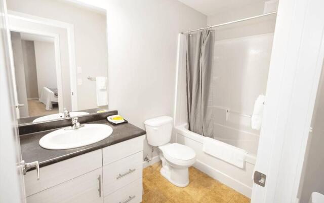 3BR Condo With Free Parking and In-suite Laundry