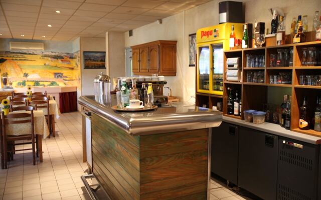 Crau Hotel