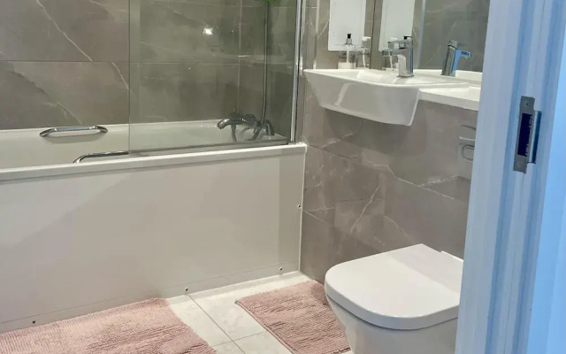Modern Apartment All Amenities Greater London