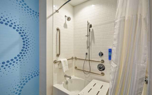 Tru by Hilton Chicopee Springfield