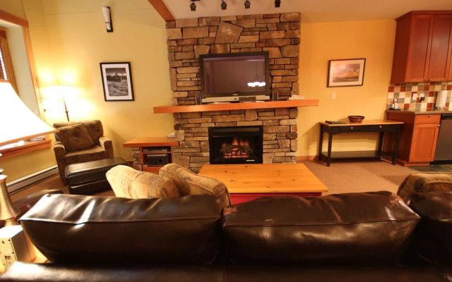 Pinnacle Ridge Chalets by Fernie Lodging