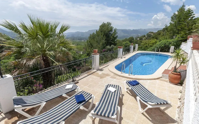 Casabra in Ador With 5 Bedrooms and 3 Bathrooms