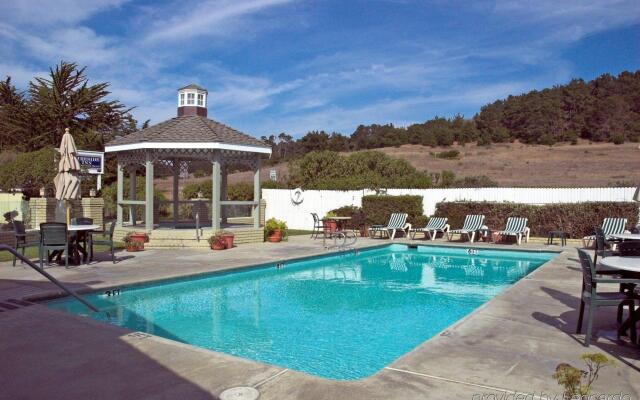 Fireside Inn on Moonstone Beach