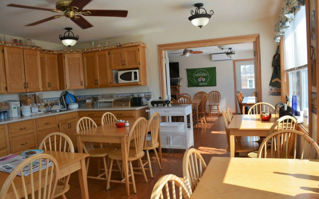 Dewar's Inn on the River