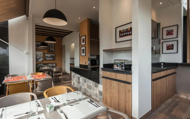Aparta Suites Park 85