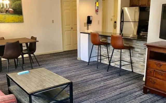 Best Western Plus Inn & Suites