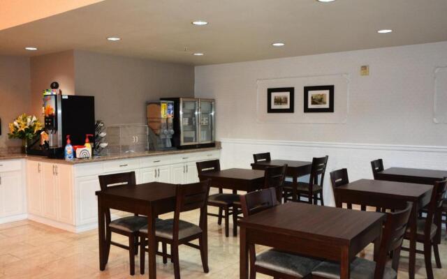 FairBridge Inn & Suites Dupont