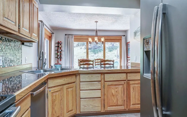 Sophie's Chalet 3 Bedroom Townhouse by RedAwning