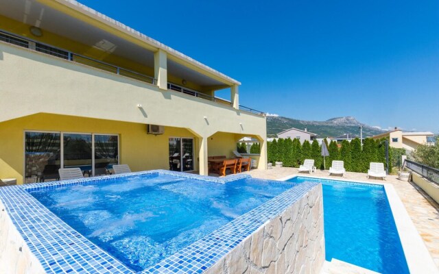 Beautiful Home in Kastel Stari With Wifi and 7 Bedrooms