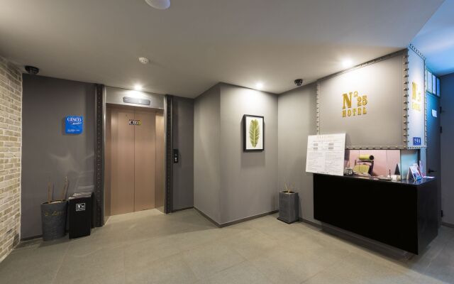 No. 25 Hotel