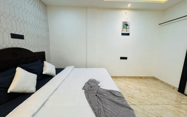 HE Azure 3BHK Bunglow Nr Apollo DB City