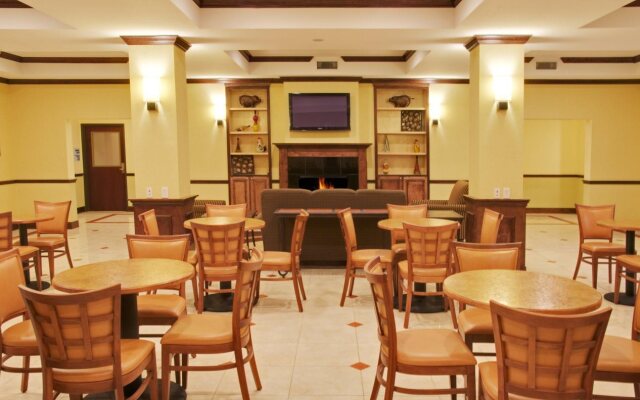 Holiday Inn Express Hotel & Suites Winnie by IHG