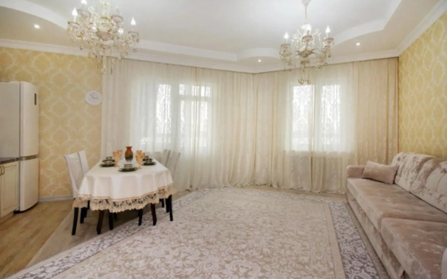 Apartments on Rozybakieva street 247 building 1