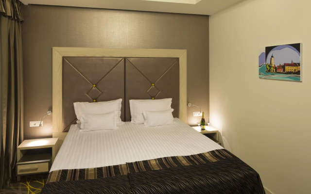 Exclusive Hotel & More