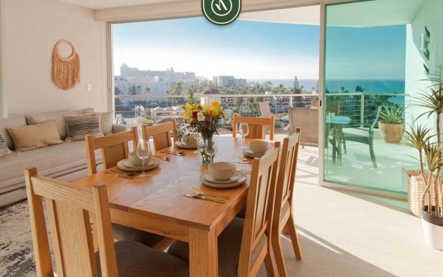Ocean View 2BR Condo - Private Terrace - Beach