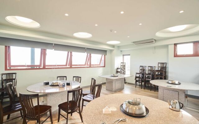First Shanhai Hotel