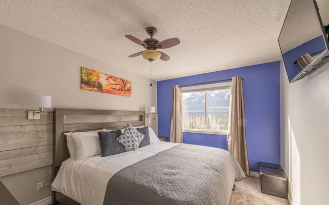 Banff Boundary Lodge 2 BR Condo & studio