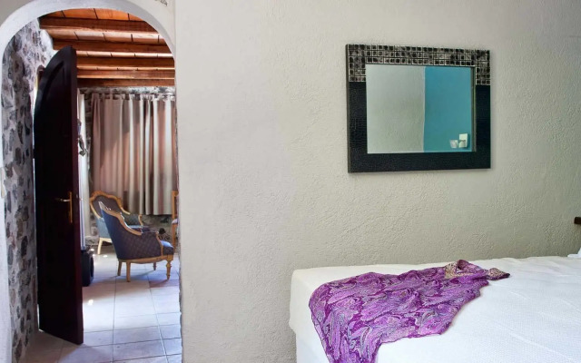 Lava Suites and Lounge
