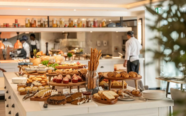 Kwetu Nairobi, Curio Collection By Hilton