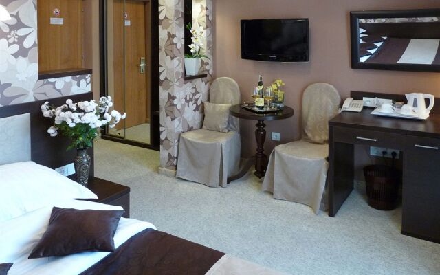 Eney Hotel