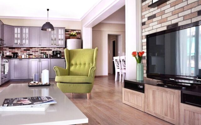 Three Bedrooms Apartment in City Center