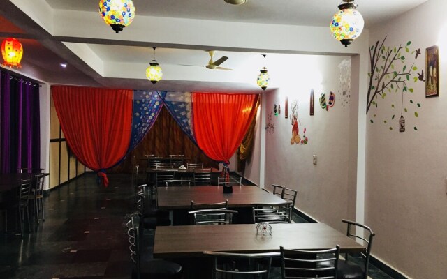 OYO 19535 Hotel Taj Niwas