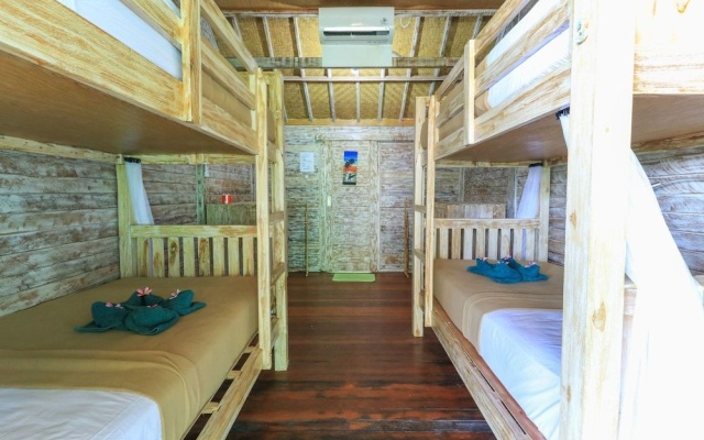 The Green Groves Hostel – Guest Rooms – Lembongan Island