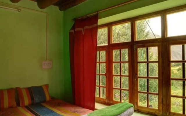 Maha Guest House