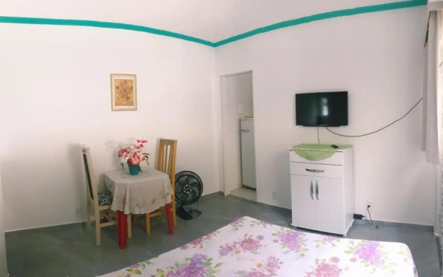 Suíte com cozinha no quintal da casa