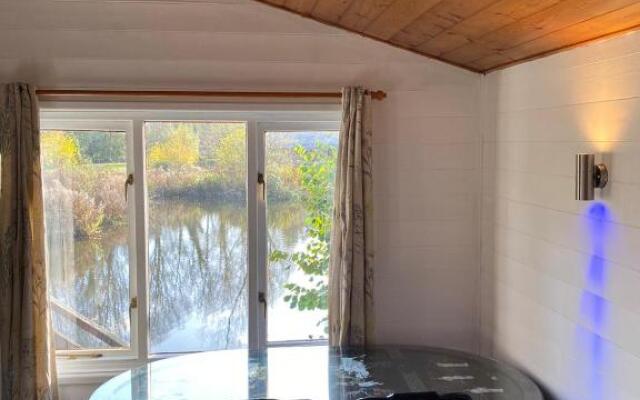 Magpie 1 Hot Tub HuntersMoon-Warminster-Bath-Wiltshire