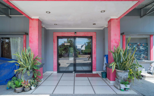 RedDoorz Syariah Near Tugu Dodol Kandangan