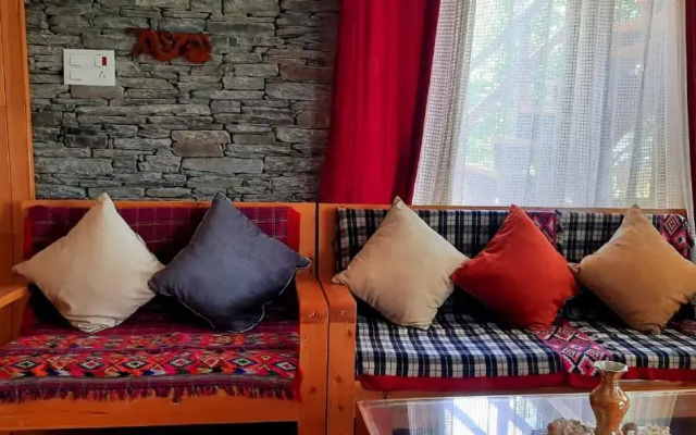 Ishan Log Huts- Boutique Homestay- since 1999