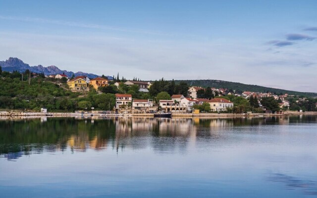Beautiful Apartment in Maslenica With 3 Bedrooms and Wifi