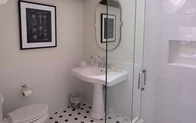 The Deacon & James Pharmacy B&B