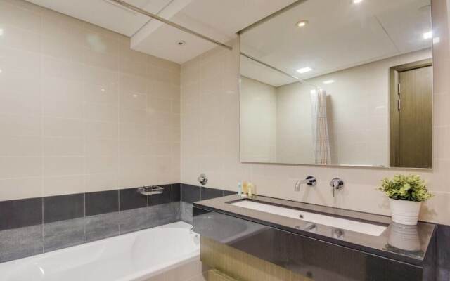 Stylish Apartment With the Best Burj Views